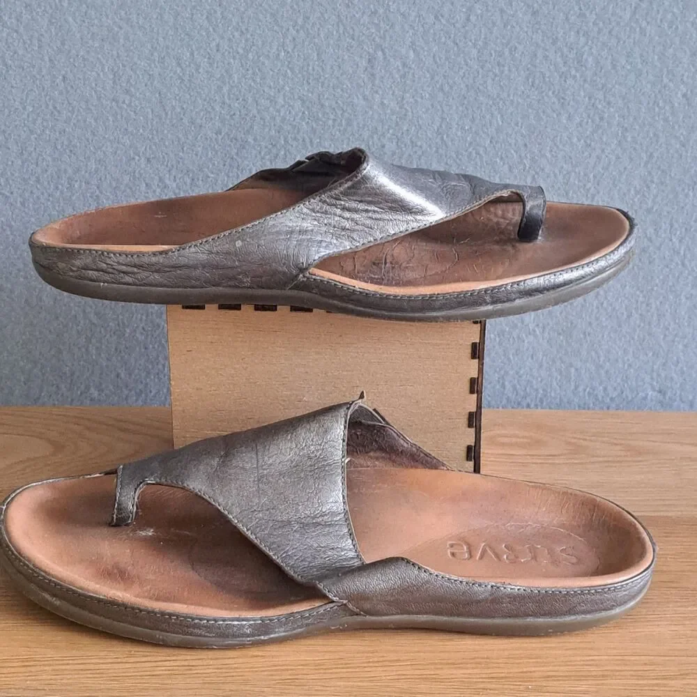 Strive Capri Women UK 7 US 9.5 10 Leather Toe Loop Slide Sandals Anthracite Gray